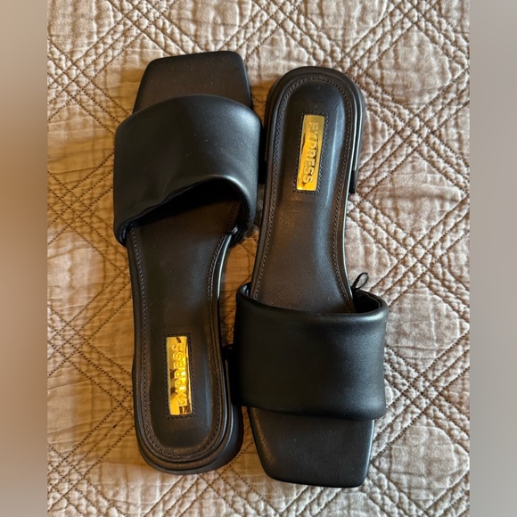 Express Women's Black Slide Sandals size 8
NWOT - Picture 4 of 7
